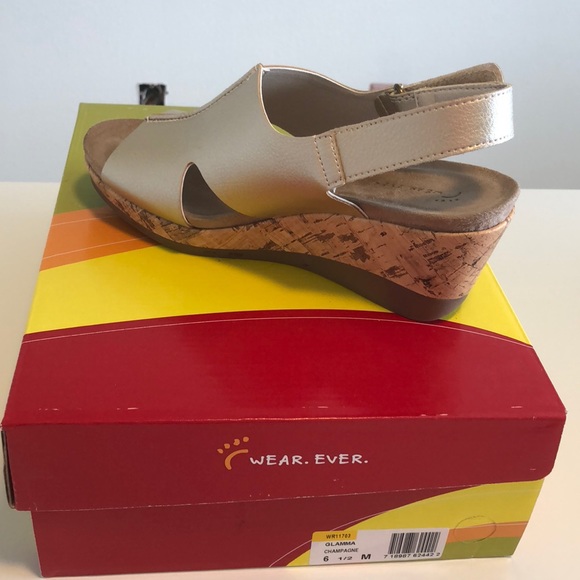 Sandals - Picture 2 of 4